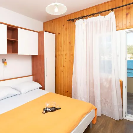 Apartment Tiho Vinisce