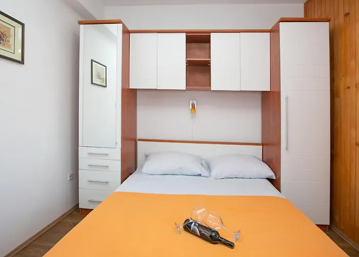 Apartment Tiho Vinisce