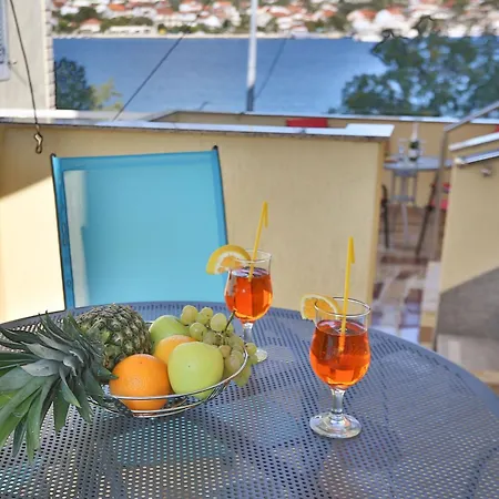 Apartment Tiho Vinisce