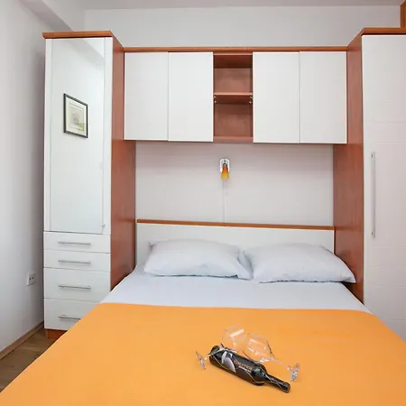 Apartment Tiho Vinisce