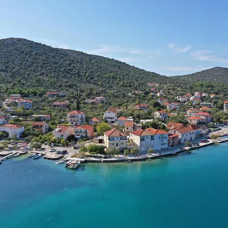 Apartment Tiho Vinisce