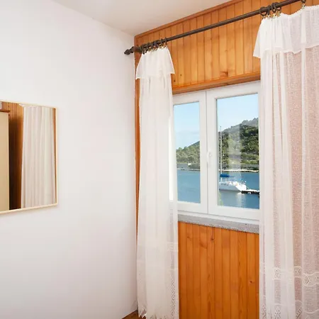Tiho Apartment Vinisce