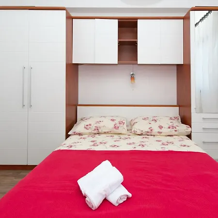 Apartment Tiho Vinisce