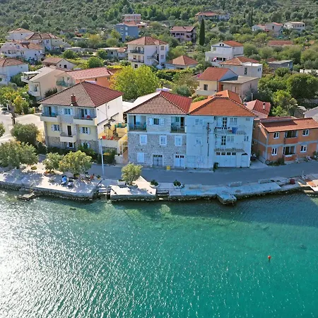 Apartment Tiho Vinisce